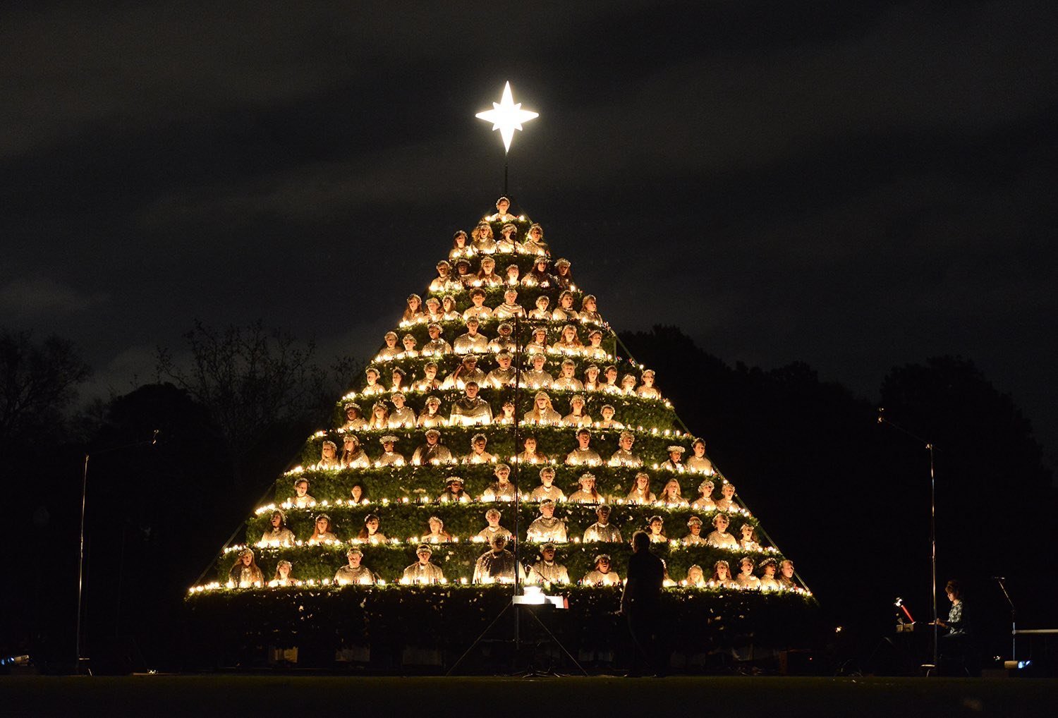 The Belhaven Singing Christmas Tree started in 1933, is considered to be the world's first and oldest outdoor singing Christmas tree tradition.